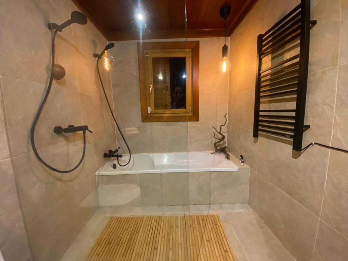 Wooden Twin Room Minde Екстериор снимка